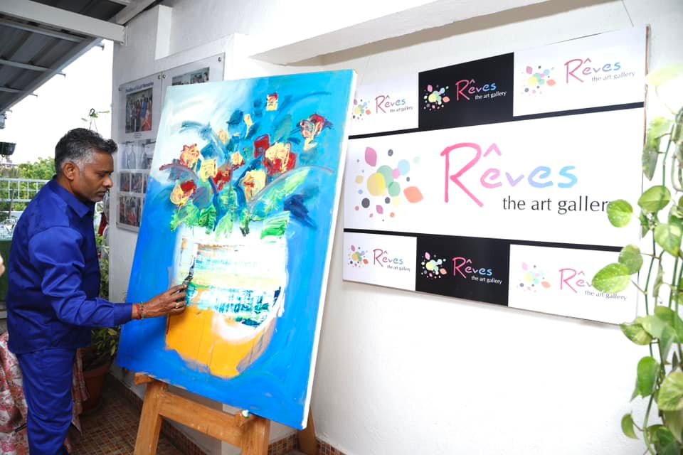 Live art Auction at Reves Gallery, funds for charity